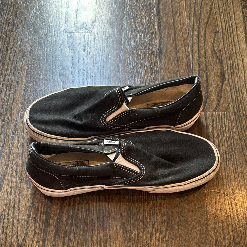 Vans Black Sneakers Sleek Design